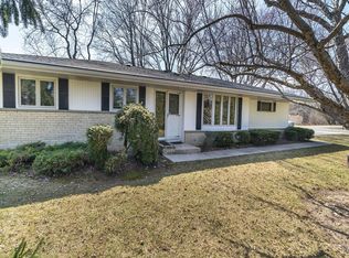 3980 Brook Ln, Brookfield, WI 53005