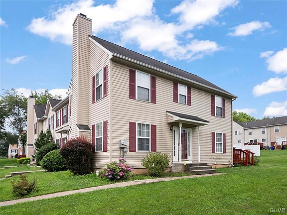 2nd image of 962 Ramblewood Ln