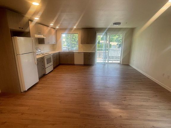 5th image of 915 Fern St SW #3