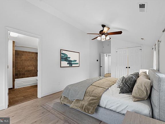 4th image of 3511 Decatur Ave