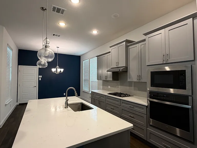 5418 Grand Ave — Photo 2
