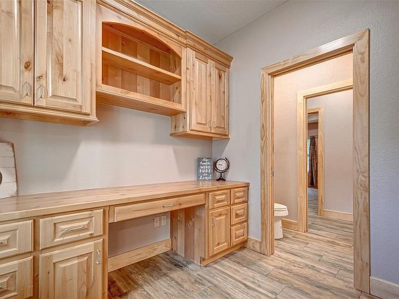 5th image of 16641 Main Dr