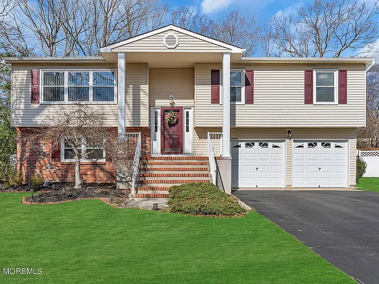10 Mistletoe Ct — Photo 1