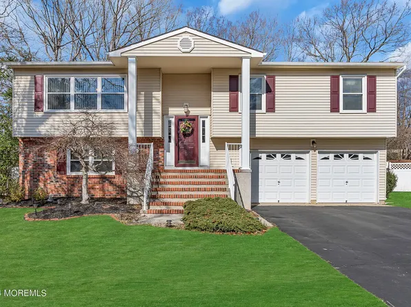 10 Mistletoe Ct, Howell, NJ 07731