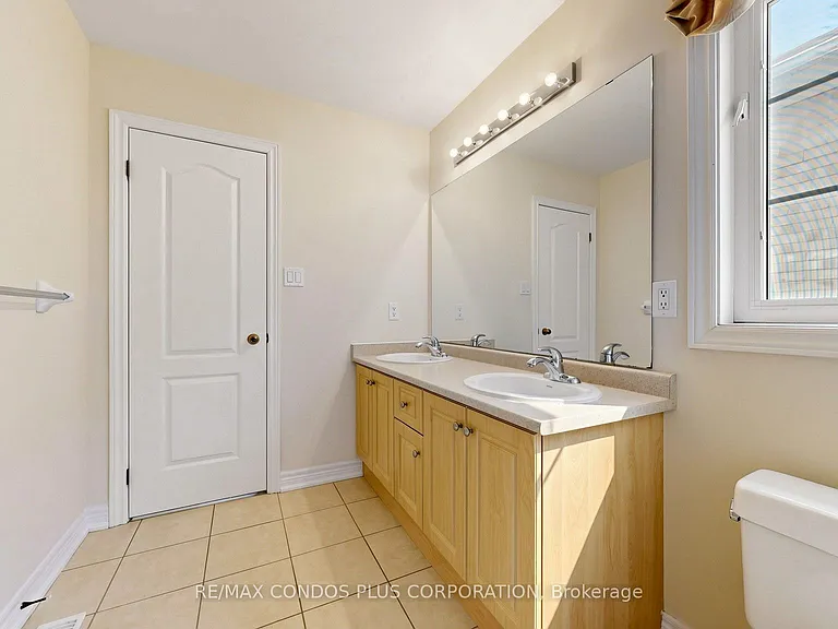 139 Queen Filomena Ave — Photo 42