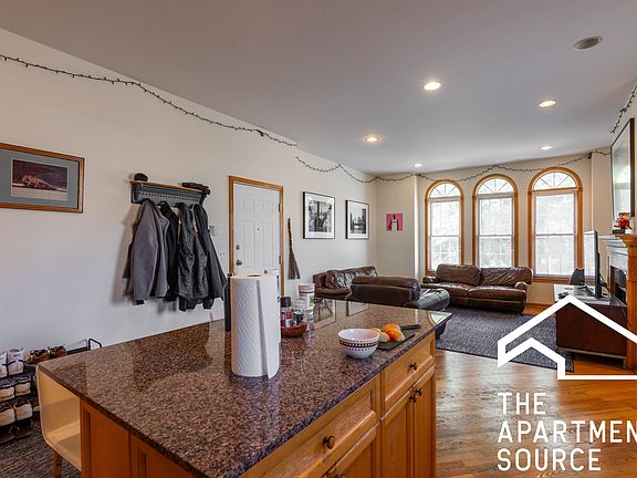 4th image of 2743 N Southport Ave #1N