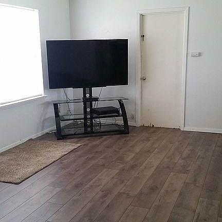 4th image of 1705 Deer Park Way