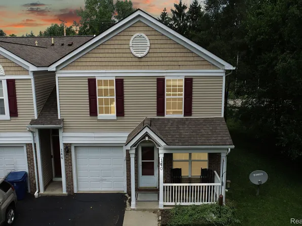 140 Holly Pines Ct #D9, Holly, MI 48442