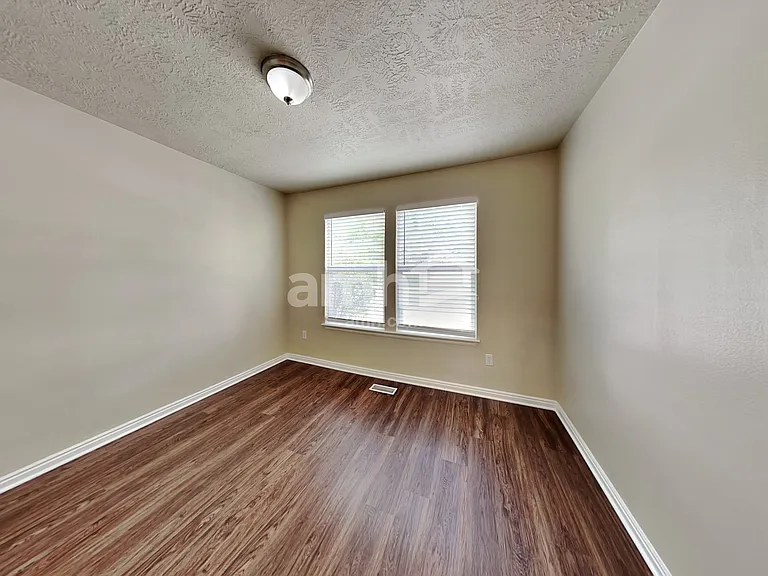 7128 N Kiowa Pkwy — Photo 10