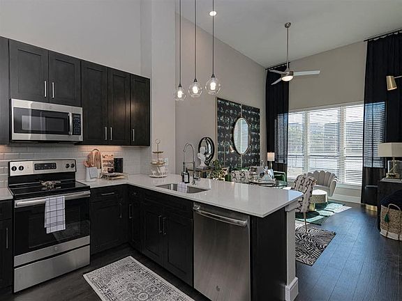 4th image of 1535 Canal St #904