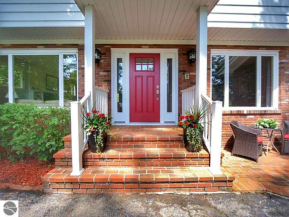 3rd image of 2101 Birchwood Ct