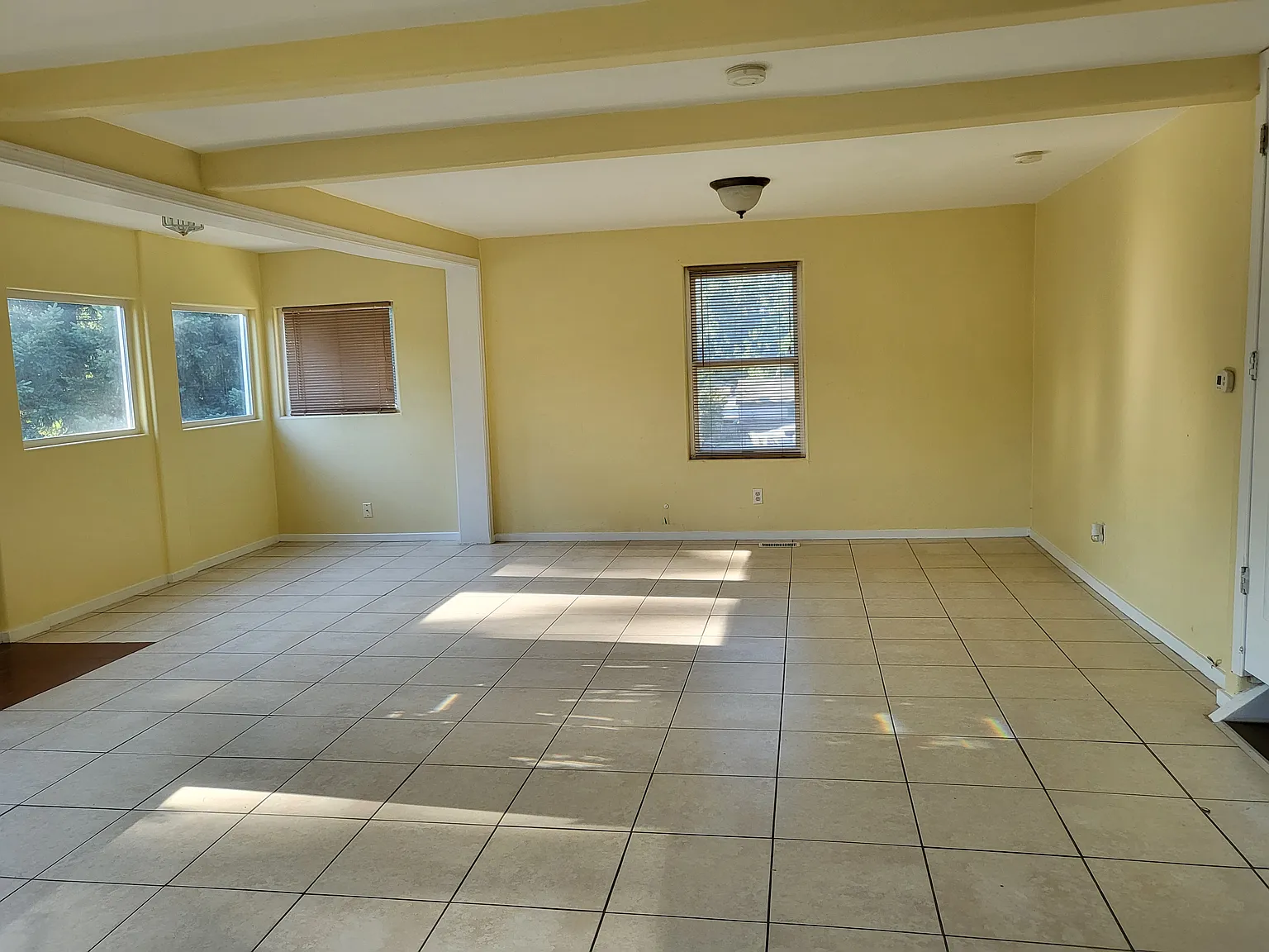 4 bed, 2400 sqft, $3,400 — Photo 3