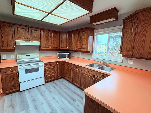 5th image of 1322 Richmond St