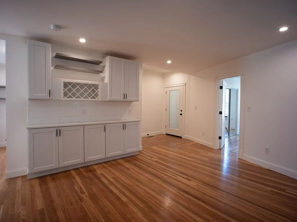 4 bed, 2.0 bath, 1800 sqft, $7,000 — Photo 4
