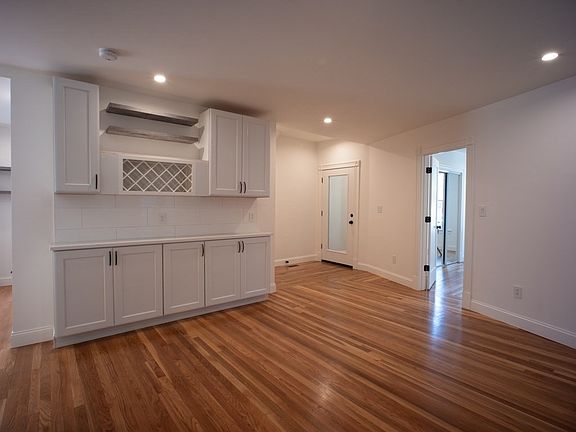 4th image of 491 E 6th St #1