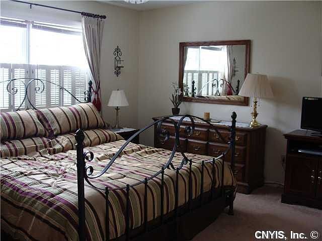 1st image of 18 Rosewood Ave
