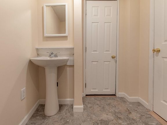5th image of 3747 Sycamore Ln