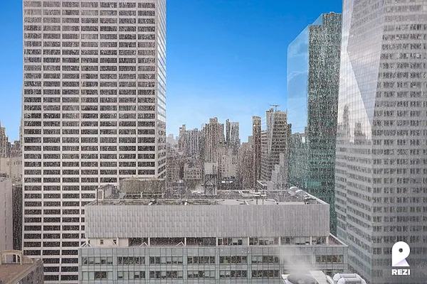 Rented by REZI | media 38