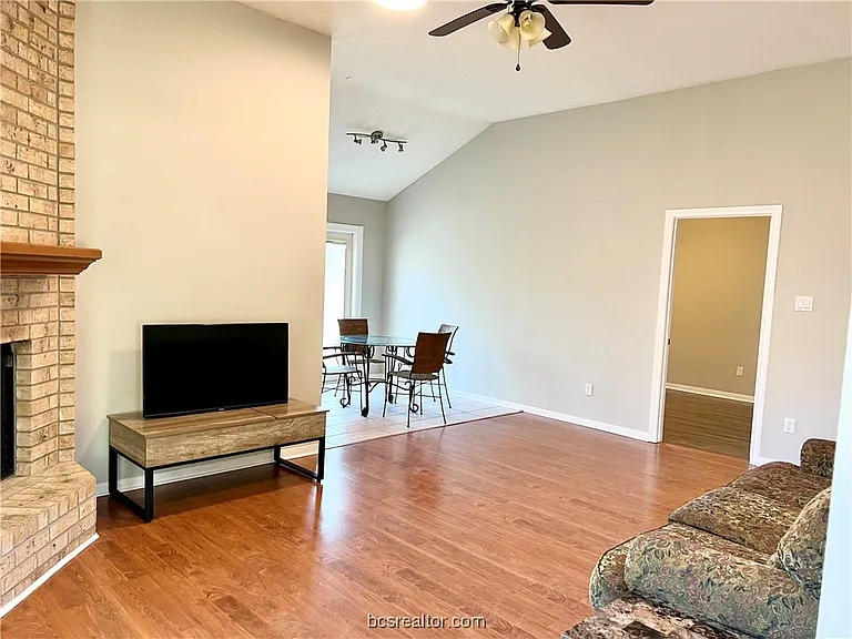 3405 Dallis Dr — Photo 7