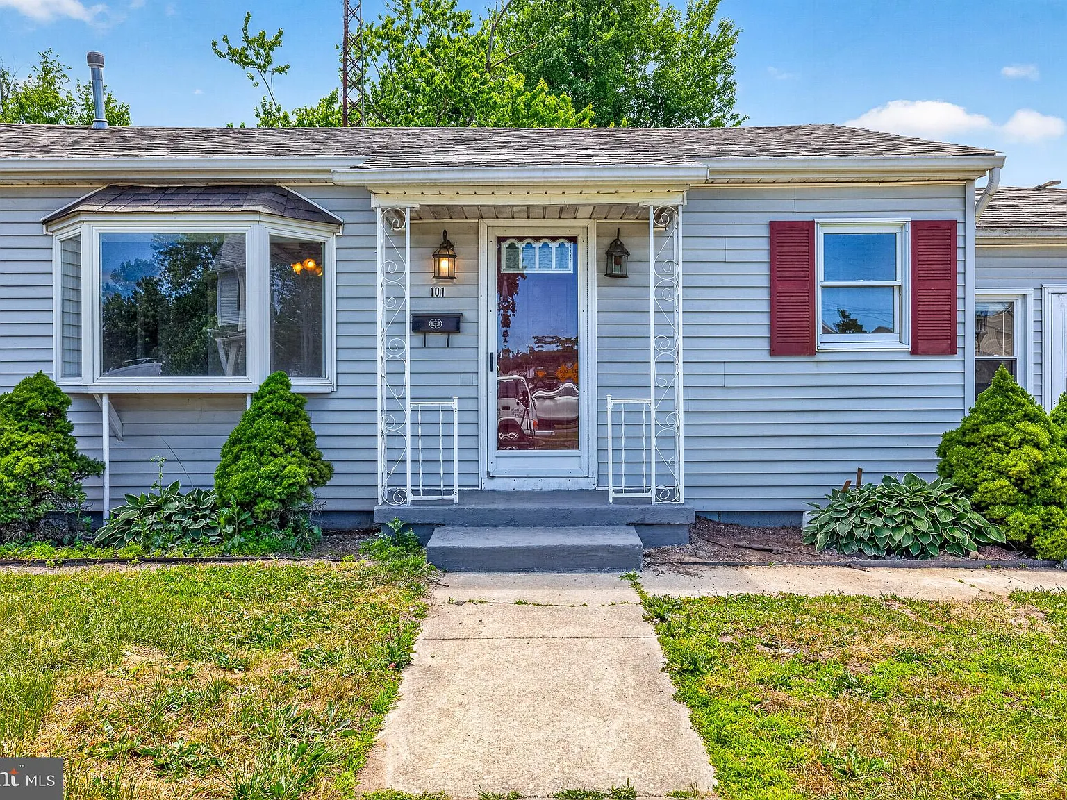 3 bed, 1180 sqft, $2,500 — Photo 3