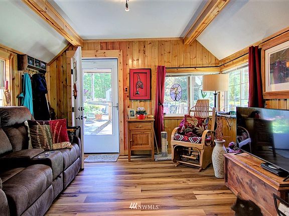 5th image of 526 Railroad Ave E