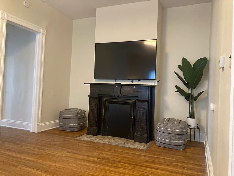38 Groton Ave #1W — Photo 2