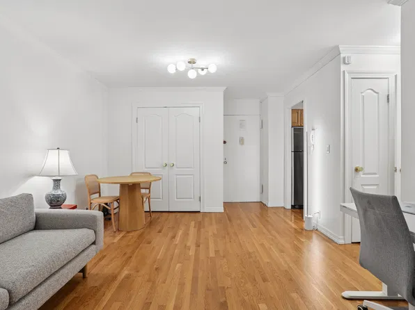333 East 34th Street image 1 of 13