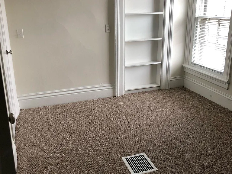 38 Windsor St — Photo 8