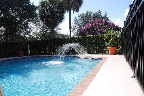 1st image of 5703 Coco Palm Dr
