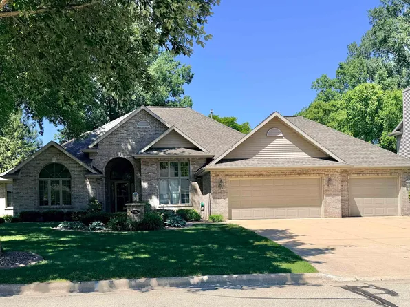220 E Falcon Hill Way, Green Bay, WI 54302