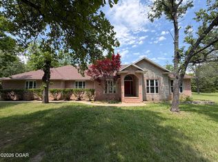 8205 Glory Ln, Carthage, MO 64836