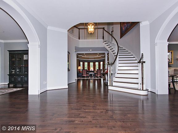 3rd image of 859 Nicholas Run Dr