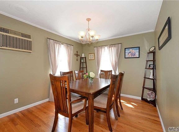 5th image of 300 Oakview Ave