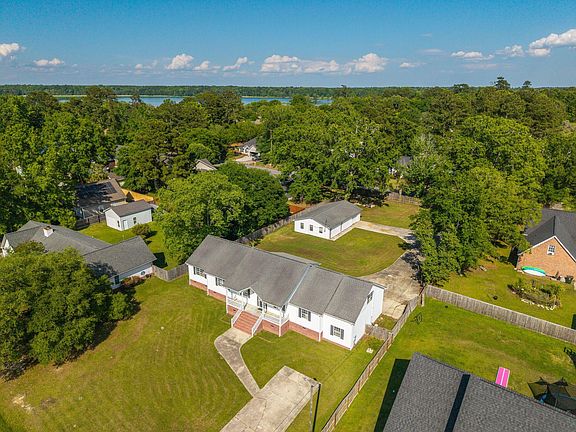 4th image of 1004 Magnolia Ln