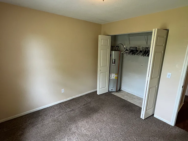 918 E Front St #D — Photo 11