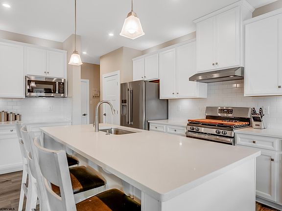 5th image of 215 Falling Water Ln