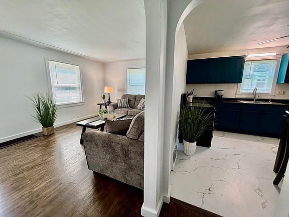5th image of 1318 Catherine Ave