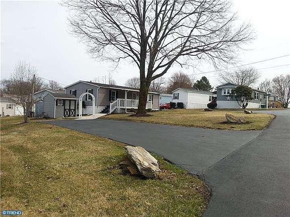 4th image of 1 Forsynthia Ln