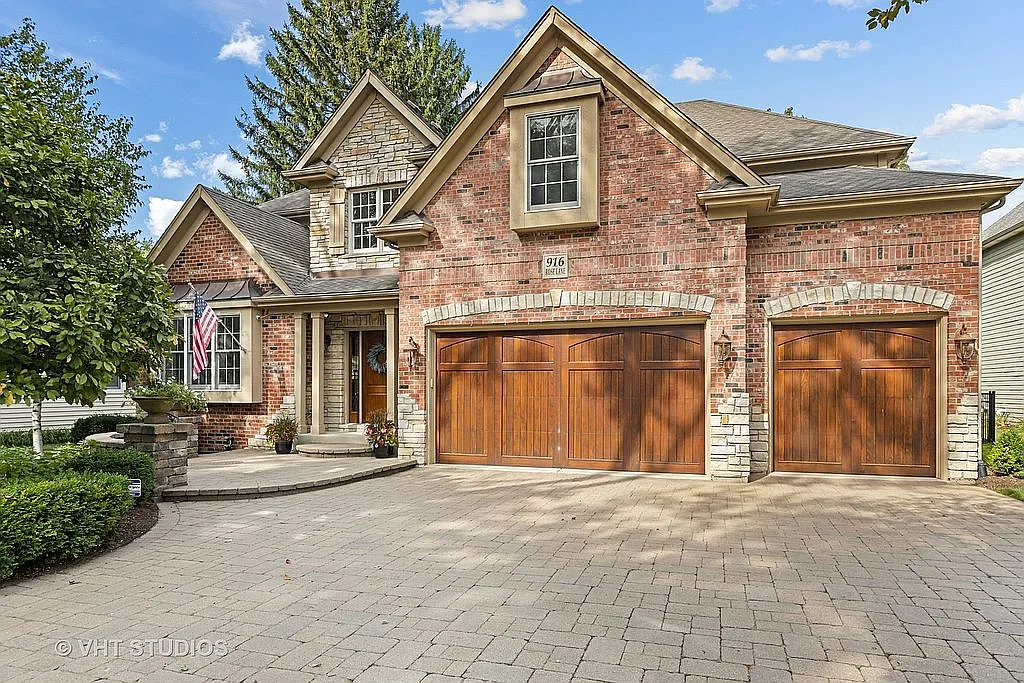 916 Rose Ln photo 1