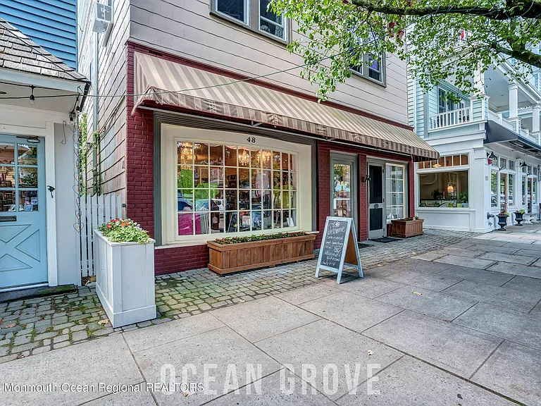 16 Abbott Ave — Photo 46