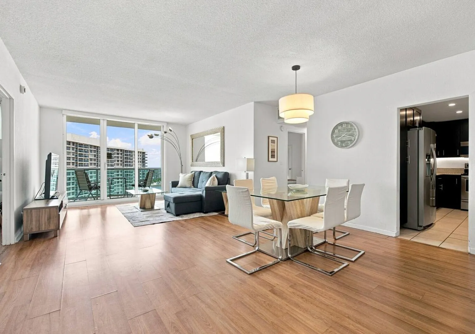 Spacious & Modern apt for a family beach vacation — Photo 1