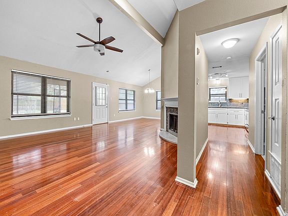 5th image of 1546 Camellia Ln