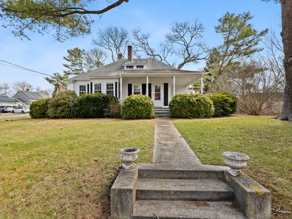 10 Puritan Road, Buzzards Bay, MA 02532