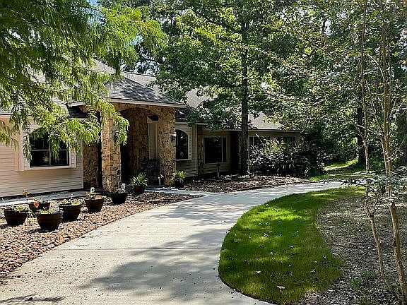 2nd image of 130 Lyndsey Dr
