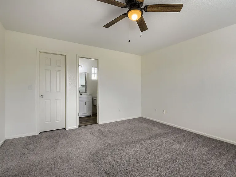 8102 Silver Glen Dr — Photo 9