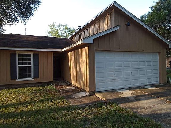 2nd image of 2410 Daffodil St