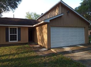 2410 Daffodil St, Highlands, TX 77562