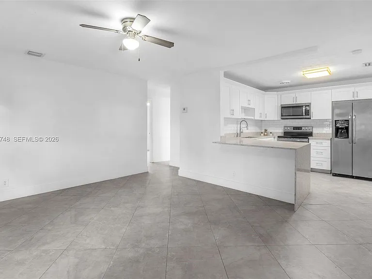 1640 NE 33rd St — Photo 18