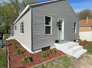 706 W 9th St, Sterling, IL 61081