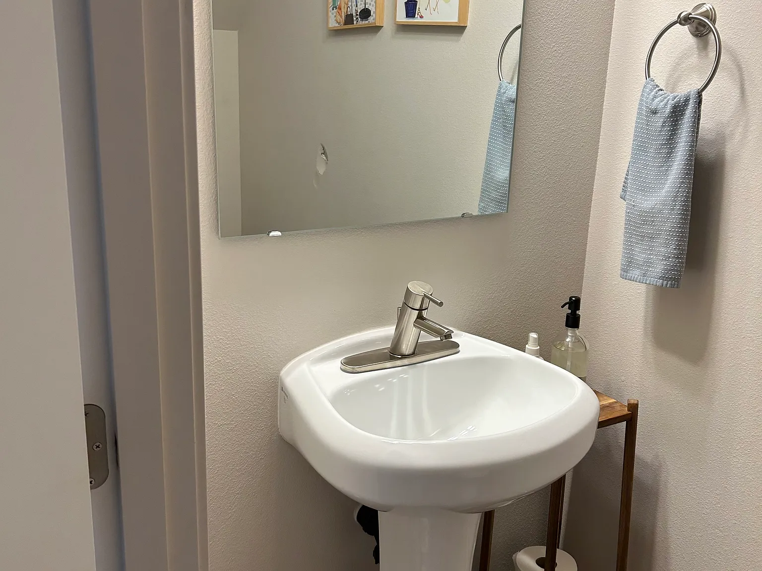 3 bed, 2.5 bath, 1560 sqft, $2,200 — Photo 3